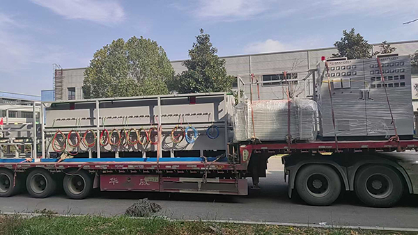 連續(xù)式氣氛保護(hù)鋁釬焊爐發(fā)貨廣東客戶